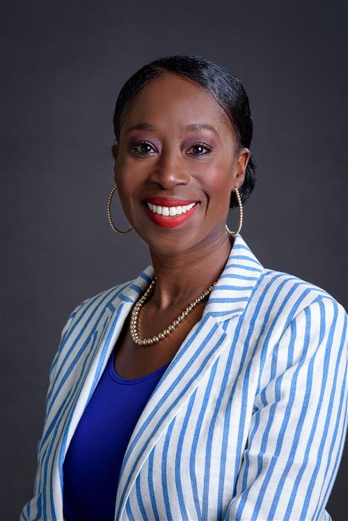LLeslee Bullock headshot