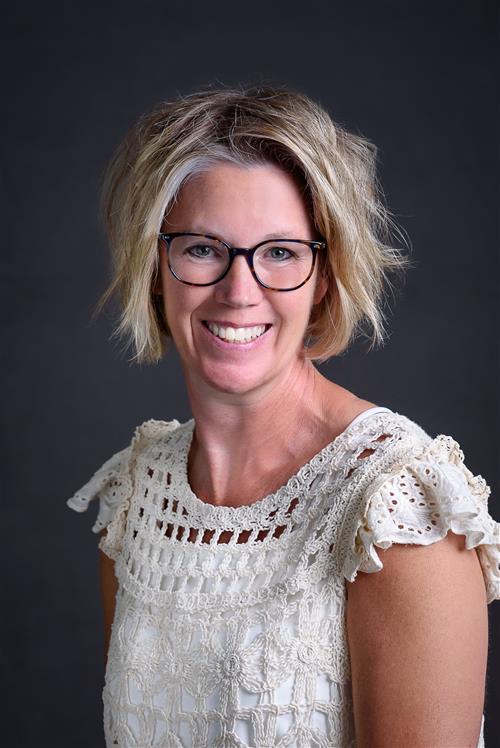 Alison Epler headshot