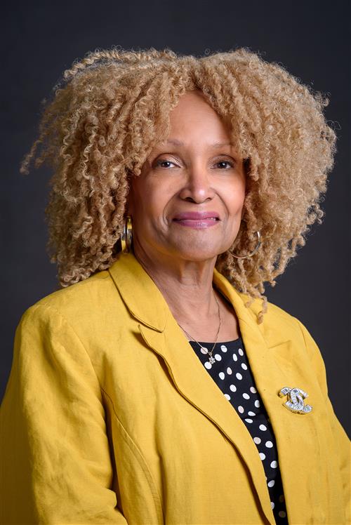 Robyne Thompson headshot